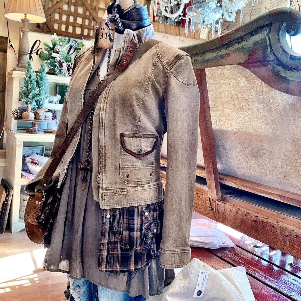 SOLD ♥️ Tattered Military Style Jacket - Picture 2 of 8